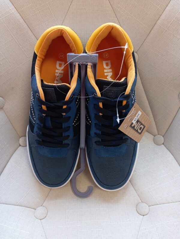 Baskets homme de couleur bleu-jeans semellle intérieure orange de la marque DIM de ChezJackyetFille en Aveyron à Salles-Curan